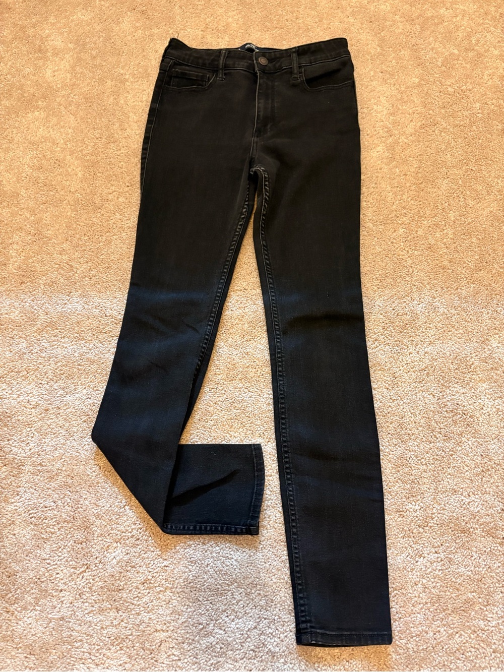 Hollister Women's Black Skinny Jeans - Sleek Stretch Denim